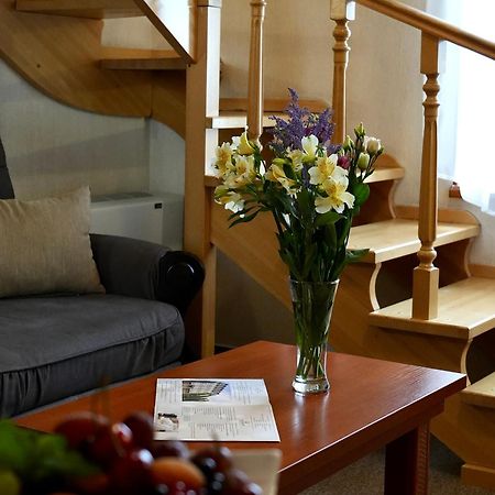 Курортний Готель Золота Корона Truskavets Ngoại thất bức ảnh