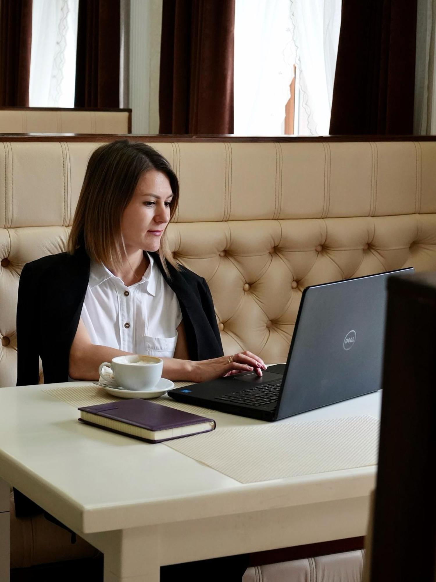 Курортний Готель Золота Корона Truskavets Ngoại thất bức ảnh