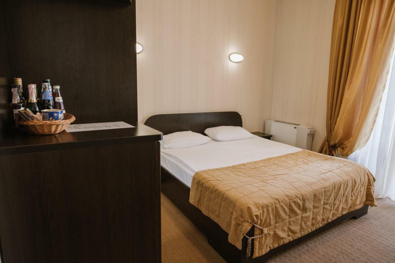 Курортний Готель Золота Корона Truskavets Ngoại thất bức ảnh
