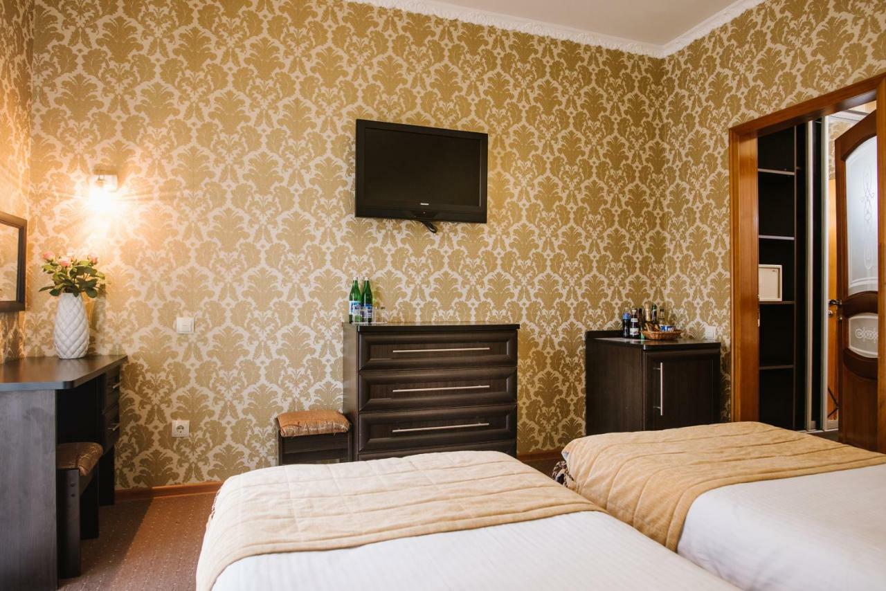 Курортний Готель Золота Корона Truskavets Ngoại thất bức ảnh
