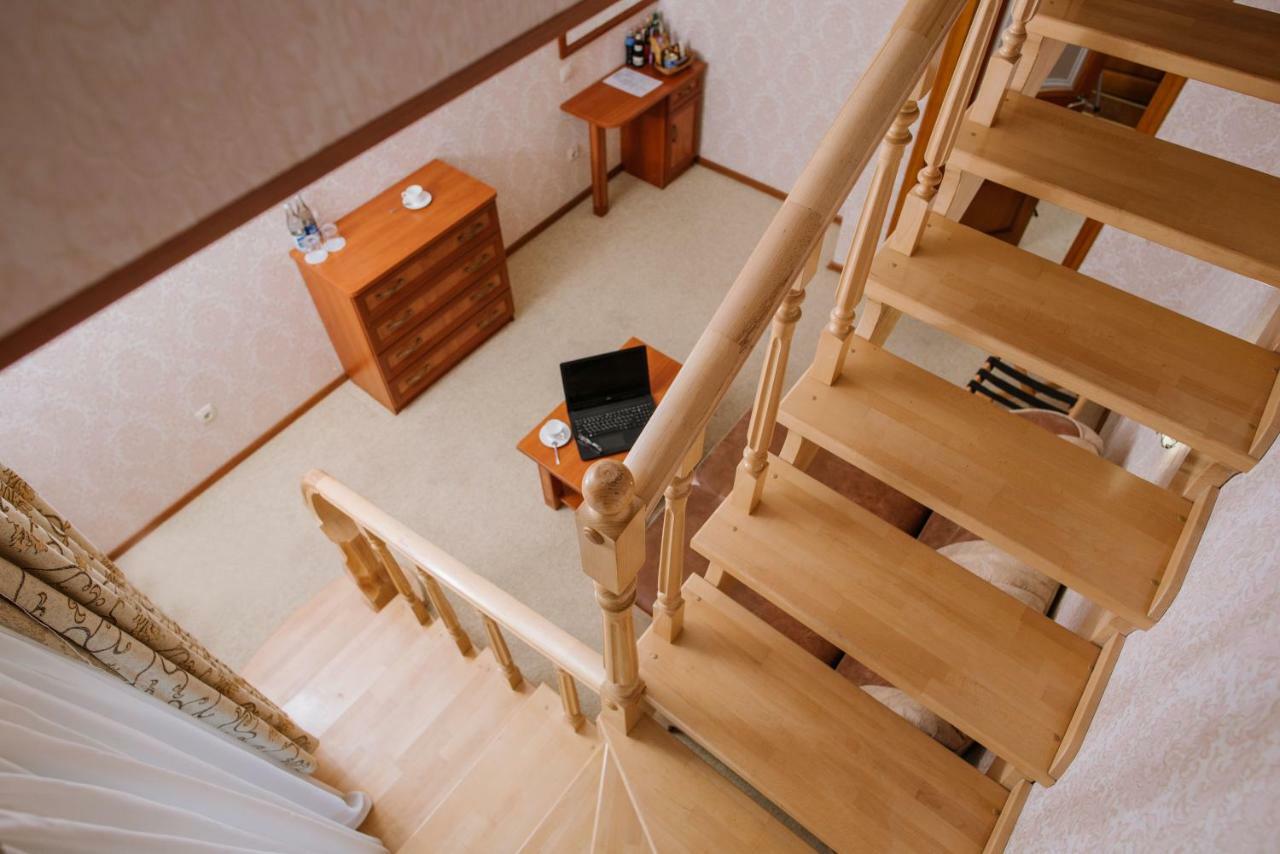 Курортний Готель Золота Корона Truskavets Ngoại thất bức ảnh