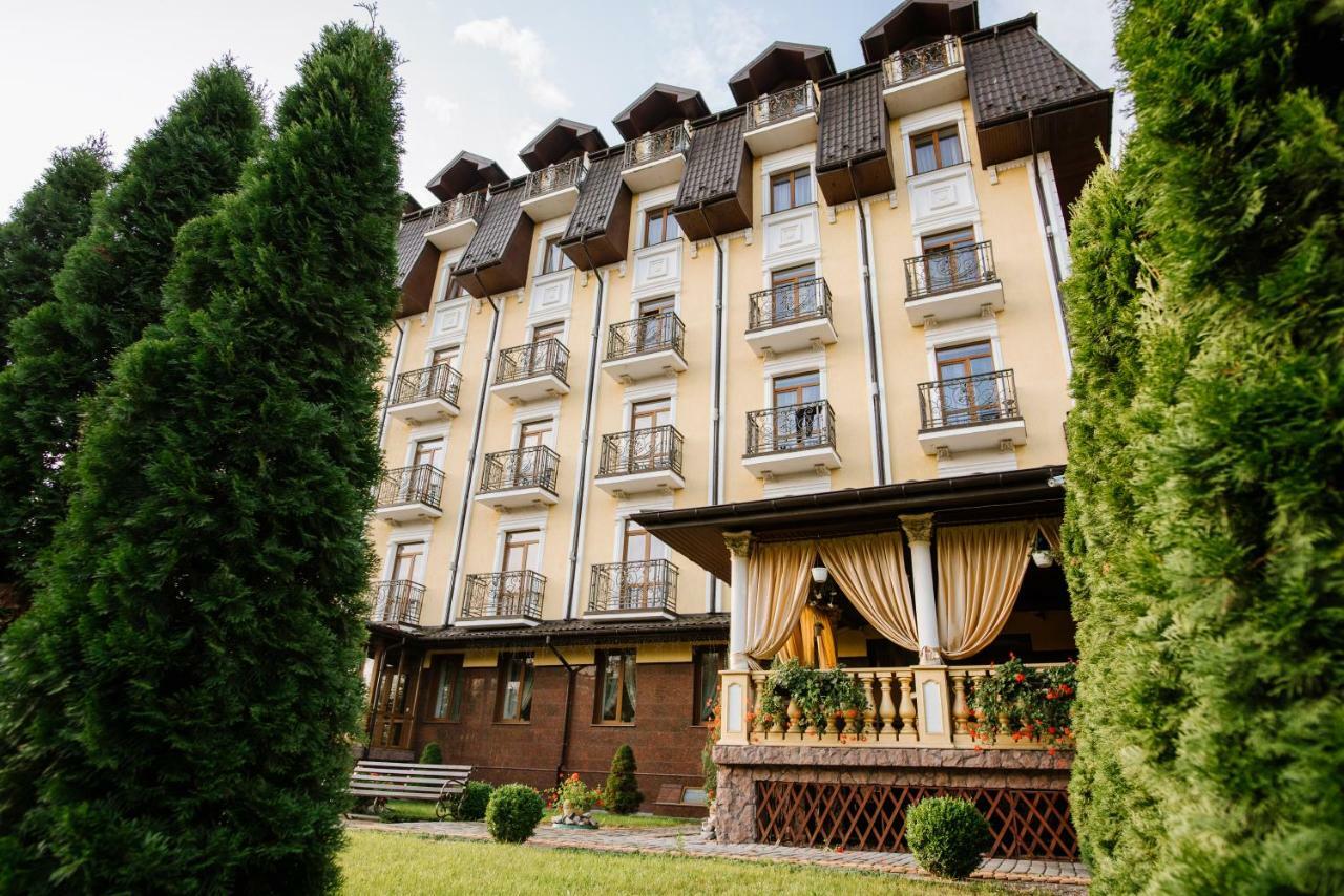 Курортний Готель Золота Корона Truskavets Ngoại thất bức ảnh