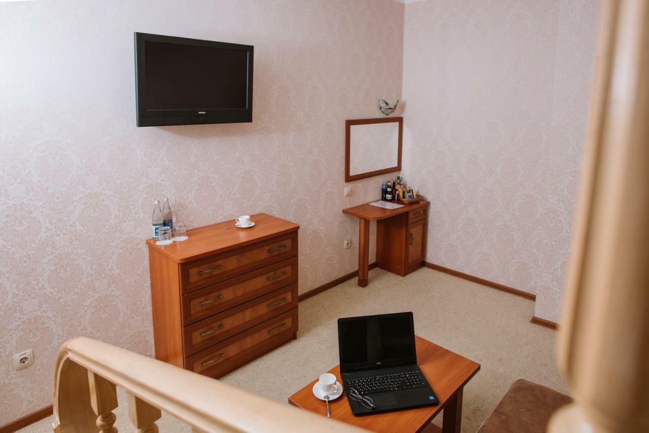 Курортний Готель Золота Корона Truskavets Ngoại thất bức ảnh